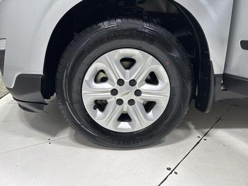 Silver Ice Metallic 2017 Chevrolet Traverse LS