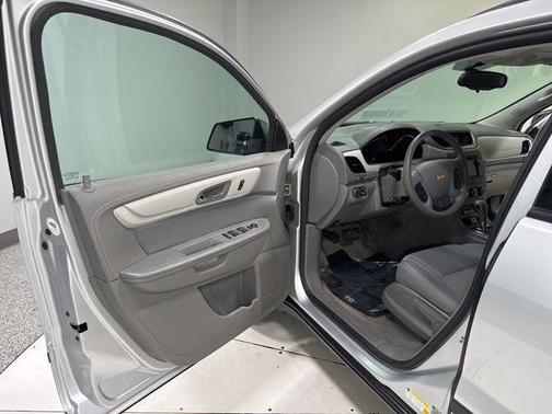 Silver Ice Metallic 2017 Chevrolet Traverse LS