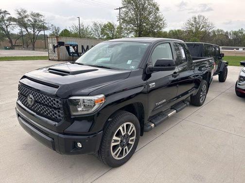 Midnight Black Metallic 2018 Toyota Tundra SR5