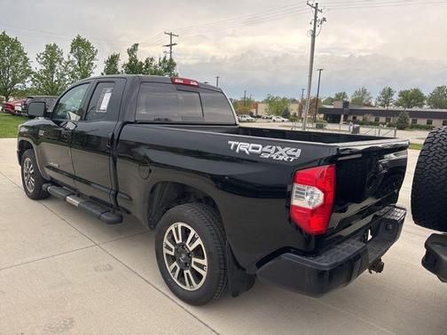 Midnight Black Metallic 2018 Toyota Tundra SR5