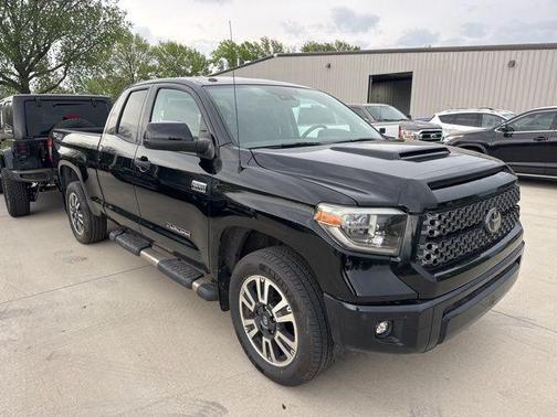 Midnight Black Metallic 2018 Toyota Tundra SR5