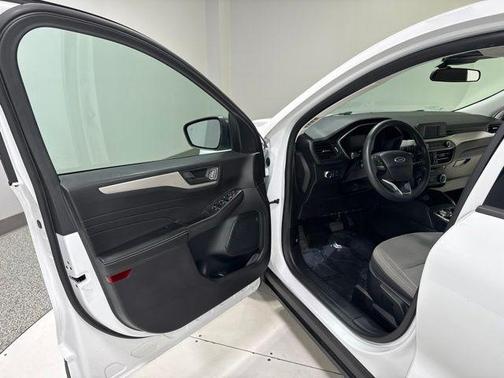 Oxford White 2021 Ford Escape S