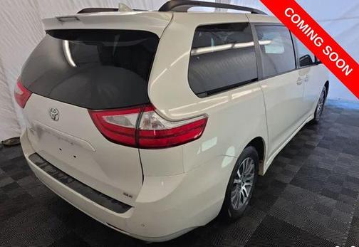 2018 Toyota Sienna XLE