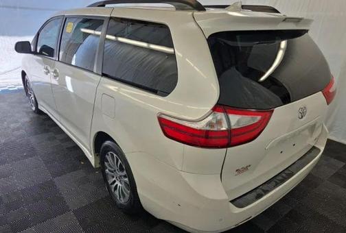 2018 Toyota Sienna XLE
