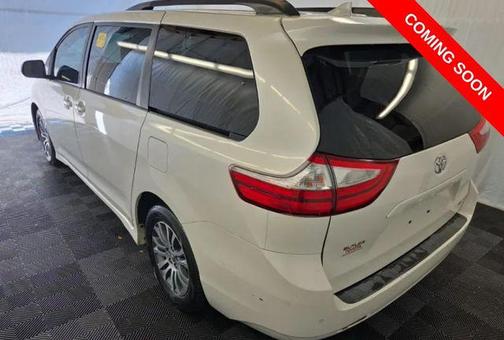 2018 Toyota Sienna XLE