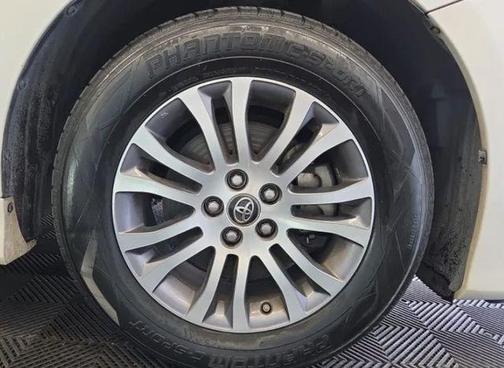 2018 Toyota Sienna XLE