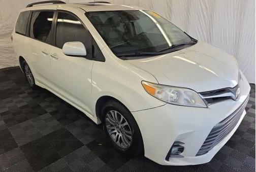 2018 Toyota Sienna XLE