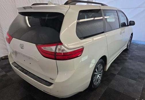 2018 Toyota Sienna XLE