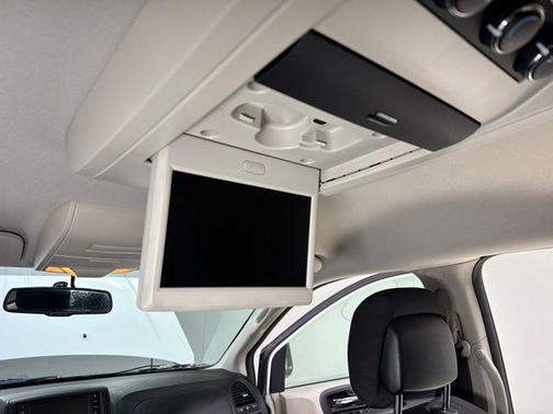 White Knuckle Clearcoat 2017 Dodge Grand Caravan SE