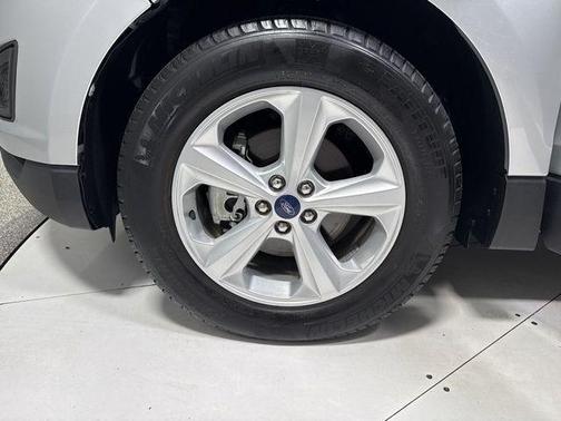 Ingot Silver Metallic 2018 Ford Edge SE