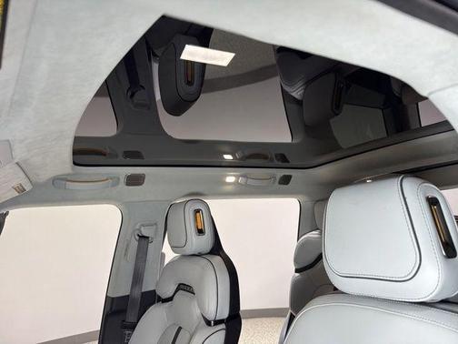 LA Silver 2023 Rivian R1S Adventure
