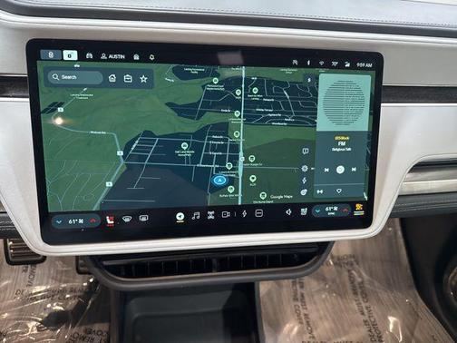 LA Silver 2023 Rivian R1S Adventure