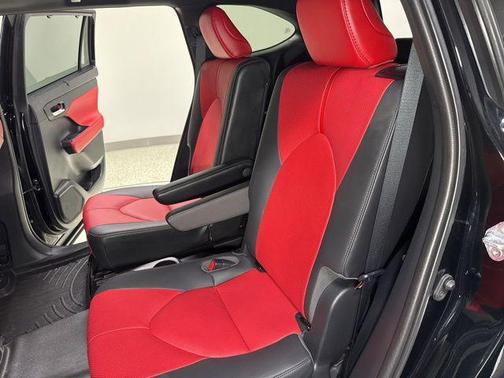 Midnight Black Metallic 2021 Toyota Highlander XSE