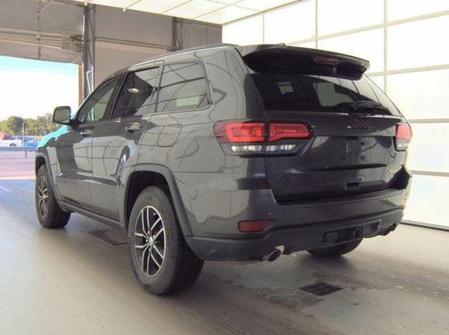 Granite Crystal Metallic Clearcoat 2018 Jeep Grand Cherokee Trailhawk