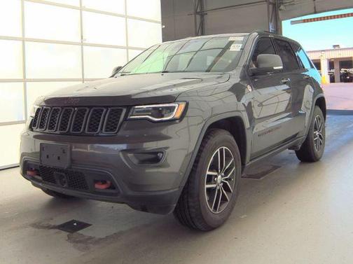 Granite Crystal Metallic Clearcoat 2018 Jeep Grand Cherokee Trailhawk