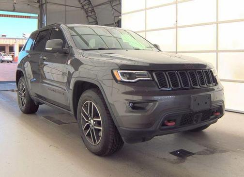 Granite Crystal Metallic Clearcoat 2018 Jeep Grand Cherokee Trailhawk