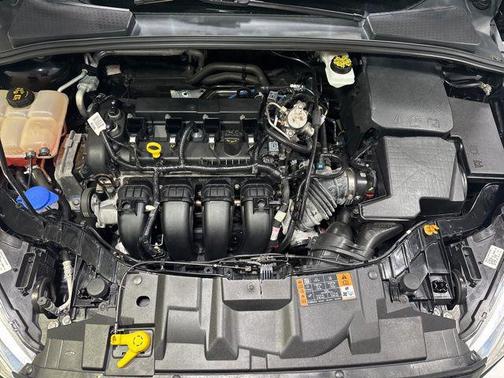 Shadow Black 2018 Ford Focus SE