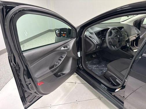 Shadow Black 2018 Ford Focus SE