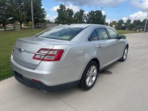 2017 Ford Taurus SE