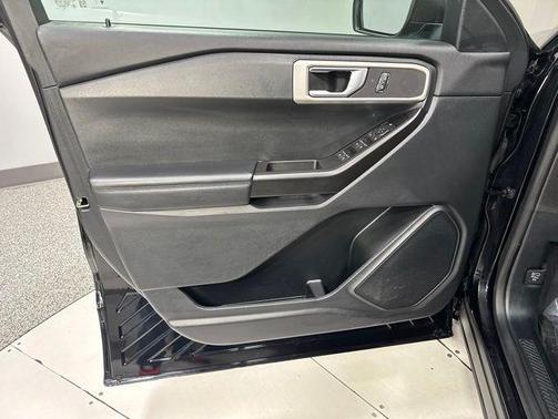 Black Metallic 2020 Ford Explorer Base