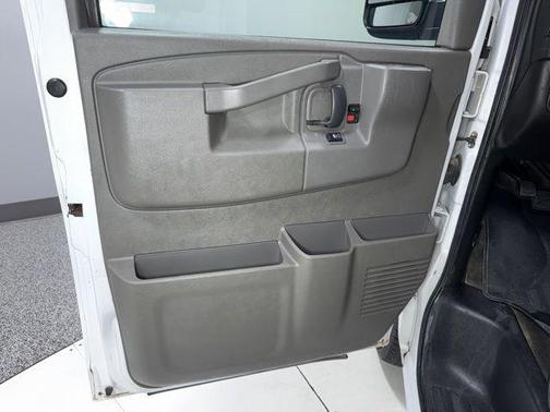 Summit White 2017 Chevrolet Express 2500 LT