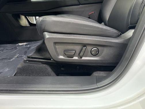 Everest White Pearl Tricoat 2025 Nissan Murano SL