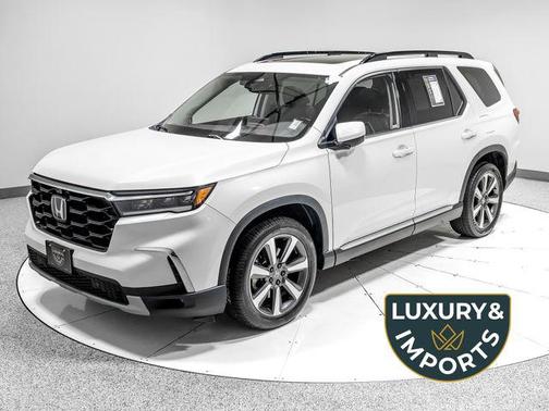 Platinum White Pearl 2023 Honda Pilot AWD Elite
