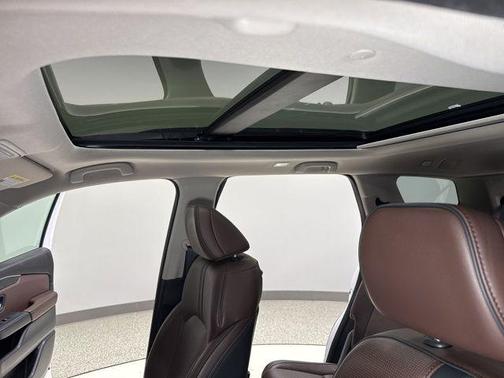 Platinum White Pearl 2023 Honda Pilot AWD Elite
