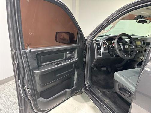 Granite Crystal Metallic Clearcoat 2018 RAM 1500 Tradesman