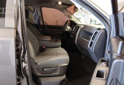 Granite Crystal Metallic Clearcoat 2018 RAM 1500 Tradesman