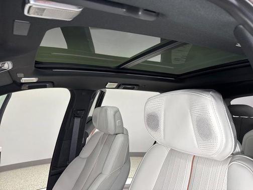 Argent Silver Metallic 2026 Cadillac VISTIQ Sport