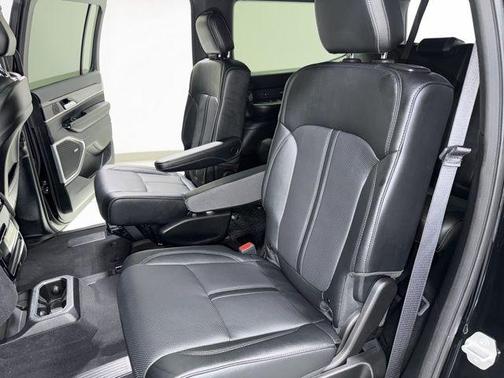 Diamond Black Crystal Pearlcoat 2024 Jeep Wagoneer Series III 4x4