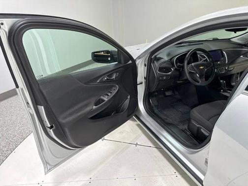 Silver Ice Metallic 2019 Chevrolet Malibu 1LS