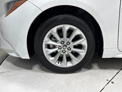Super White 2021 Toyota Corolla LE