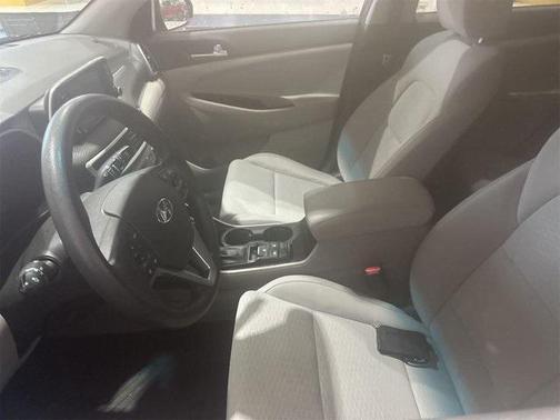 2021 Hyundai TUCSON SE