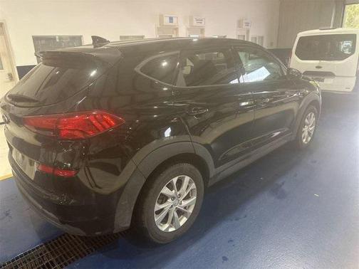 2021 Hyundai TUCSON SE