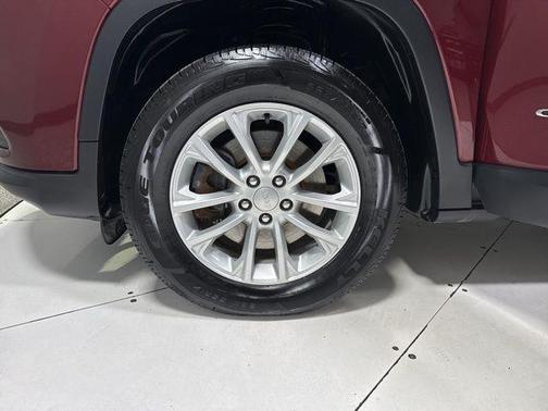 Velvet Red Pearlcoat 2019 Jeep Cherokee Latitude