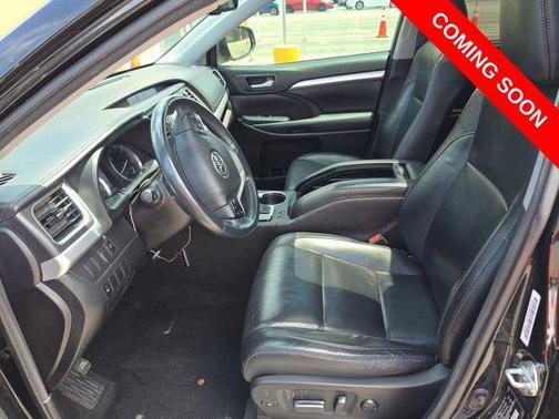 Midnight Black Metallic 2016 Toyota Highlander XLE