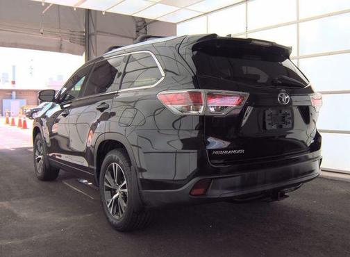 Midnight Black Metallic 2016 Toyota Highlander XLE