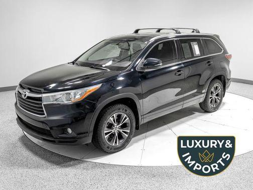 Midnight Black Metallic 2016 Toyota Highlander XLE