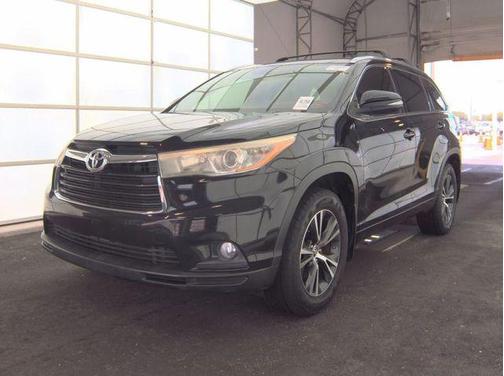 Midnight Black Metallic 2016 Toyota Highlander XLE