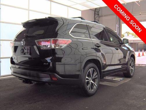 Midnight Black Metallic 2016 Toyota Highlander XLE