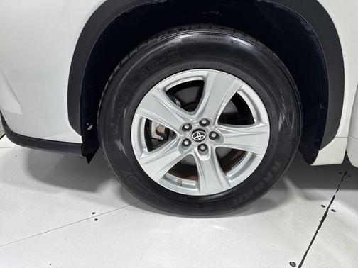 2021 Toyota Highlander LE