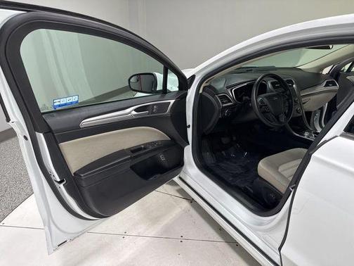 Oxford White 2018 Ford Fusion Hybrid S