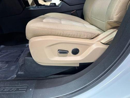 Oxford White 2017 Ford Explorer Base