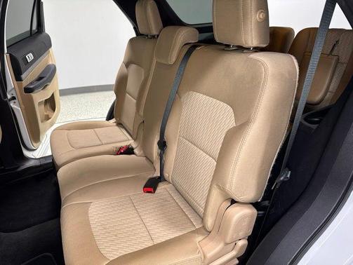 Oxford White 2017 Ford Explorer Base