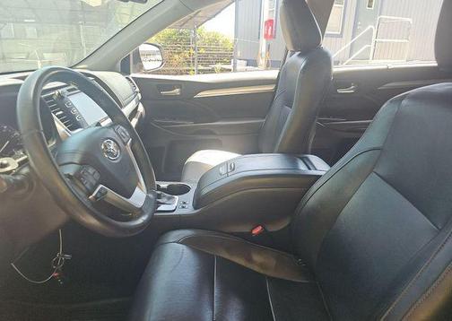 Silver Sky Metallic 2016 Toyota Highlander XLE