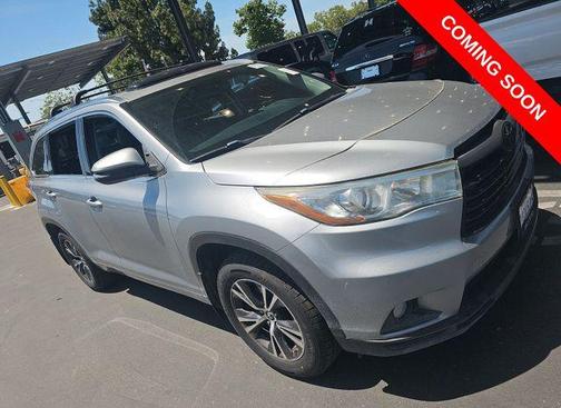 Silver Sky Metallic 2016 Toyota Highlander XLE