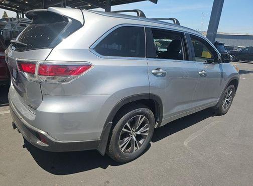 Silver Sky Metallic 2016 Toyota Highlander XLE