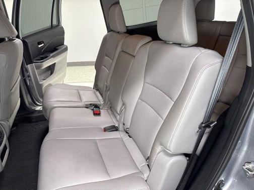 Lunar Silver Metallic 2017 Honda Pilot EX-L